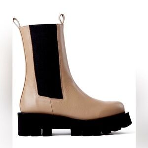 Paloma Barcelo Tan and Black Platform Combat Chelsie Boots 37 / US 6 / 6.5
